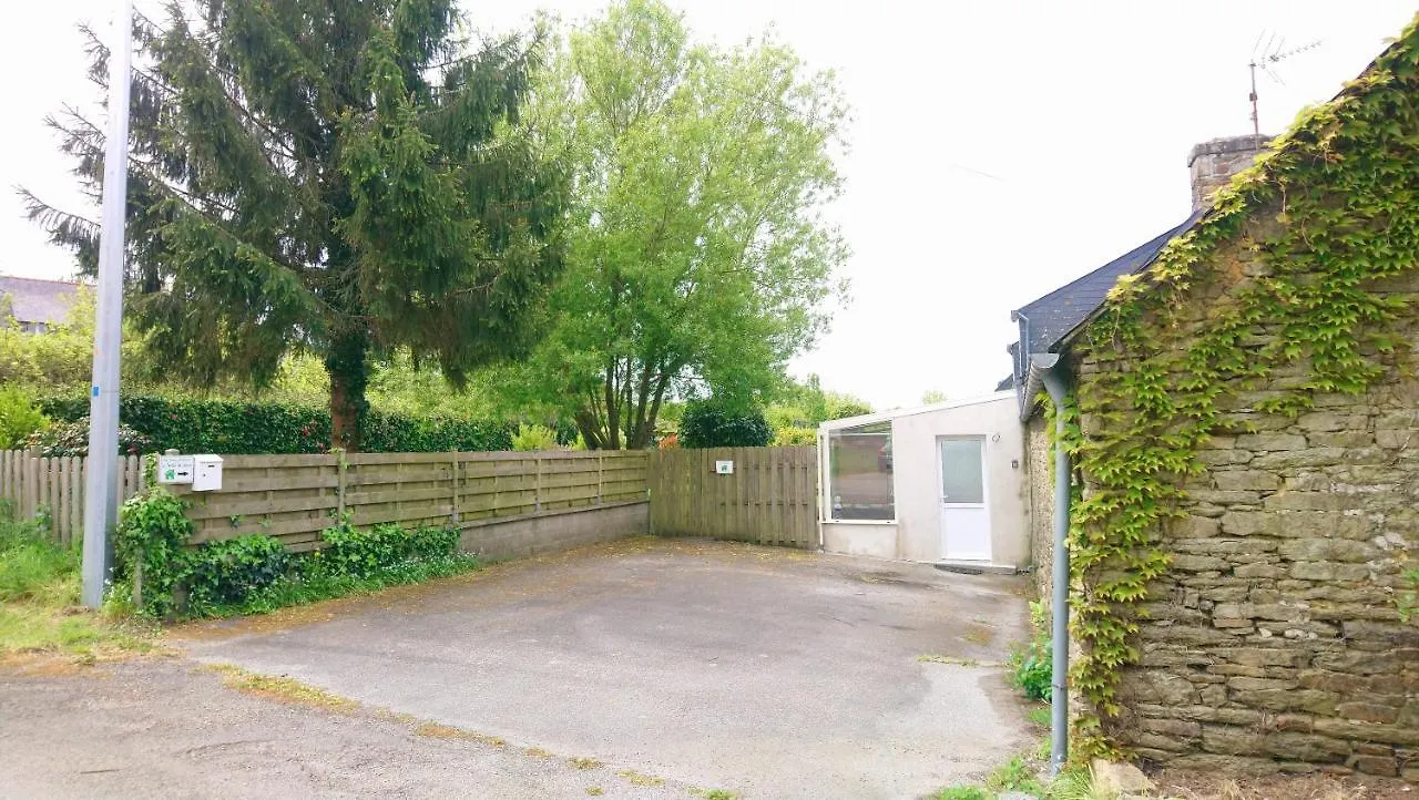 Holiday home Le Jardin De Leonie Villa Ergue-Gaberic France